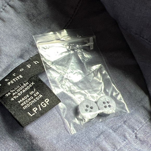 👚👕 Two Button-Up Long Sleeve Shirts one blue one pink - Picture 11 of 12